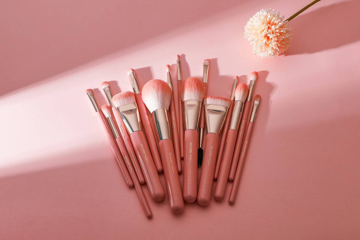 The Ultimate Guide to Choosing the Best Makeup Application Tool for Flawless Finish