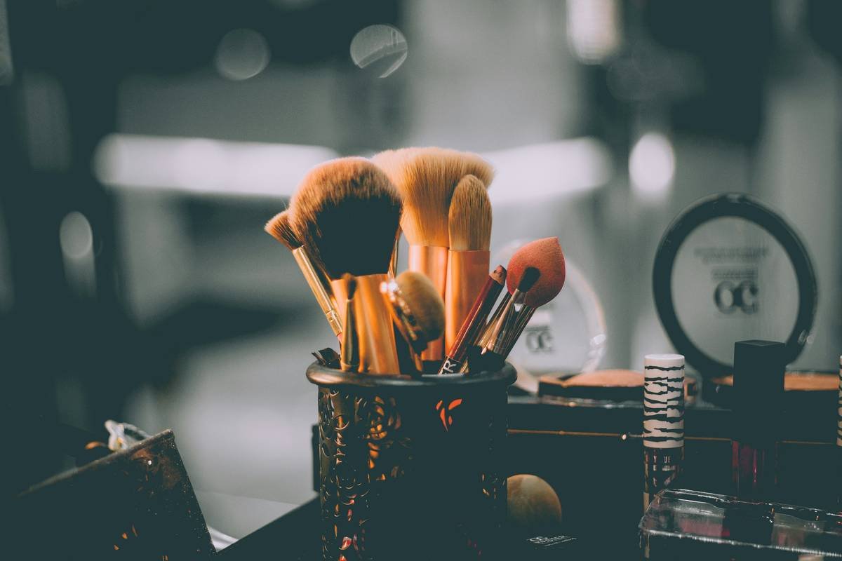 The Ultimate Guide to Choosing and Using a Makeup Blender Applicator (Without Wasting Product or Your Sanity)