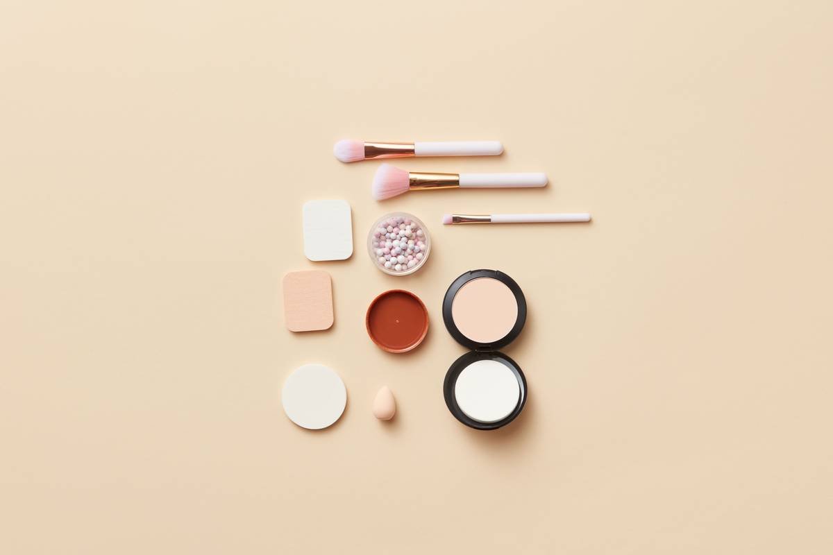 The Ultimate Guide to Choosing and Using a Makeup Blender Tool Sponge (Without the Flaking Disaster)